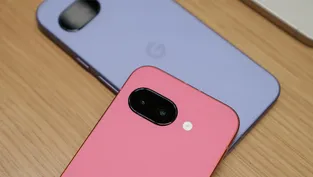 Google Pixel 9a, iPhone 16e rakibi olarak piyasaya çıktı. Hem iddialı hem daha ucuz